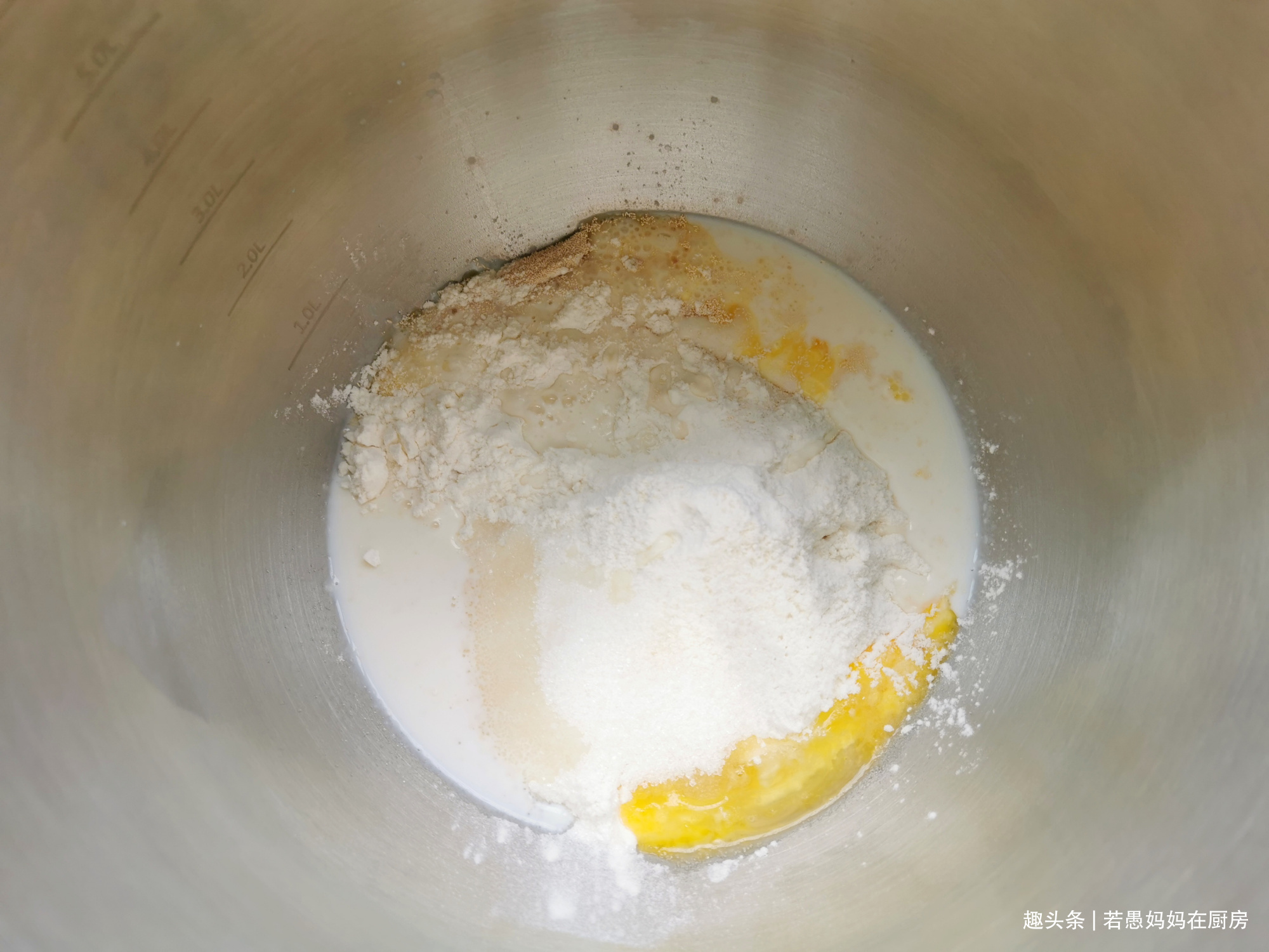 在家做香葱肉松面包卷，低糖少油，真材实料，比面包店买的要好吃