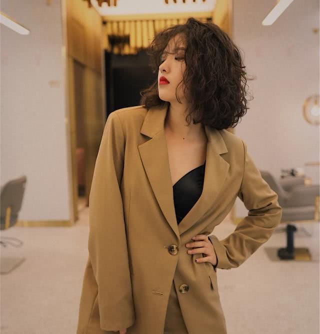 发量|这些老气发型别再留了,明明三十多岁,看上去却跟五十岁大妈一样