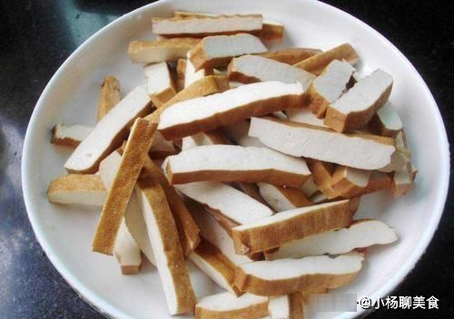 冬天，吃大鱼大肉不如它，上锅炒一炒，补钙长个头，好吃又下饭