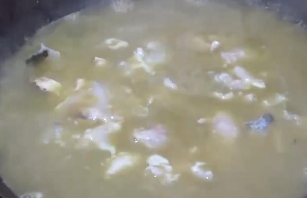 倒入|压轴菜酸菜鱼,咸香适口的鱼肉搭配酸菜,让人胃口大开,吃起来