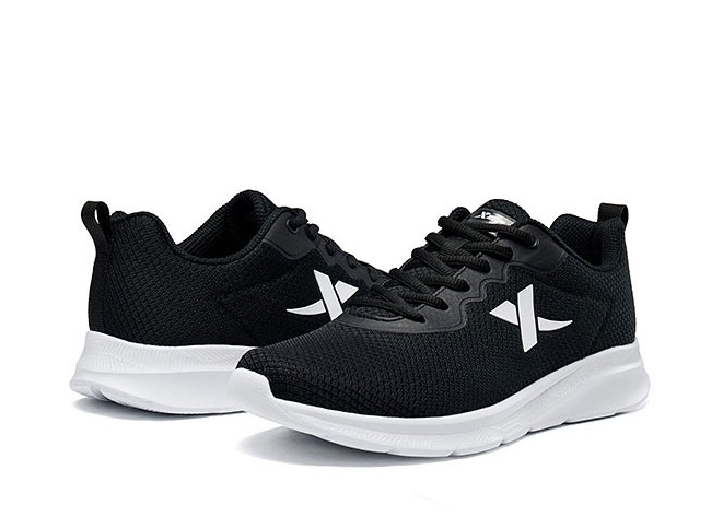 跑步鞋 曾经跟阿迪耐克“齐名”,如今没落到被各国拒收,很意外