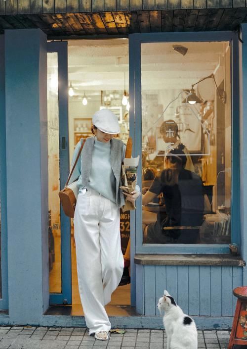 卫衣下面别配牛仔裤了！今年流行这样穿，你买了吗？