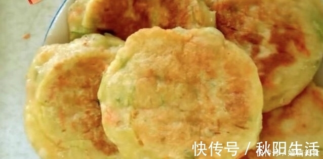 此菜2毛钱一斤，打3个鸡蛋，教你做早餐饼，咸香营养，总不够吃