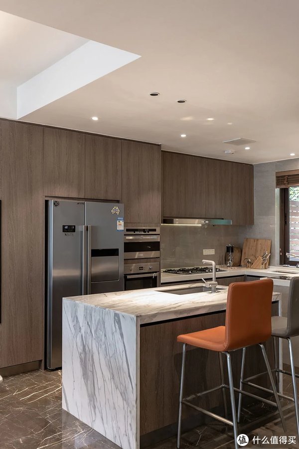 户型|沙发往前挪0.5米,客厅装成图书馆,这就是最好的“学区房”