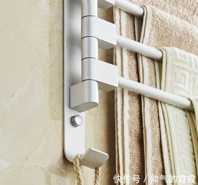 正确做法|建议大家卫生间再宽敞,都别装毛巾架,看人家正确做法,涨知识