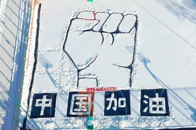 雪后的大连高校惊现巨幅画作！8个字，航拍震撼