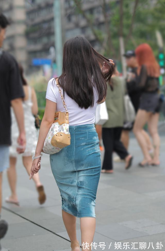 高跟鞋|成熟美女穿上一身蓝色礼服,总透着一种清新、淡雅的气质