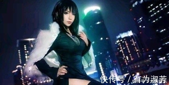 索尼克|一拳超人真人版cos:女coser的埼玉胸肌有点大,龙卷神似还原