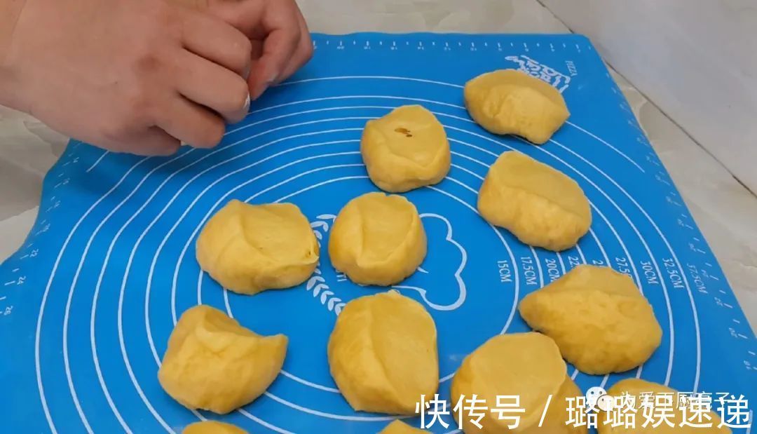 家常面包的做法，不用烤箱，不用揉出薄膜，零厨艺也能一次成功