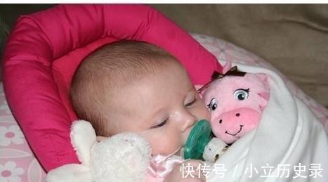 发育|宝宝睡觉时头总是偏向一边,要不要给他摆正?不懂的赶紧来看看!