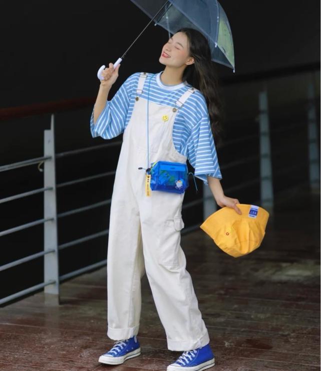 搭配|秋季,紫色卫衣搭配牛仔裤背带裤俏皮可爱,可咸可甜,适合小个子