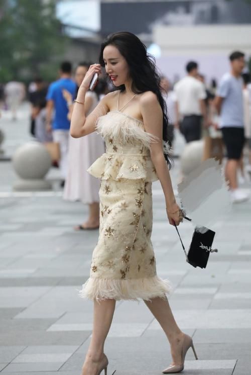  分为|气质分为两部分，一部分是天生的，另一部分需要你的穿搭来体现