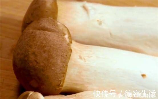 买杏鲍菇时,选大的还是小的好菜农记住这5点,保证不会买错