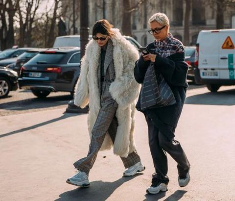 时髦|运动鞋才是冬日穿搭的标配，时髦精们都这在穿