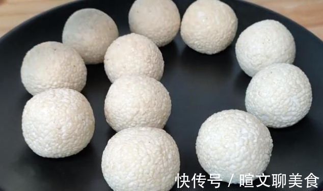 空心|一碗糯米粉,开水一烫,教你做空心麻团,不开裂不回缩,个个空心