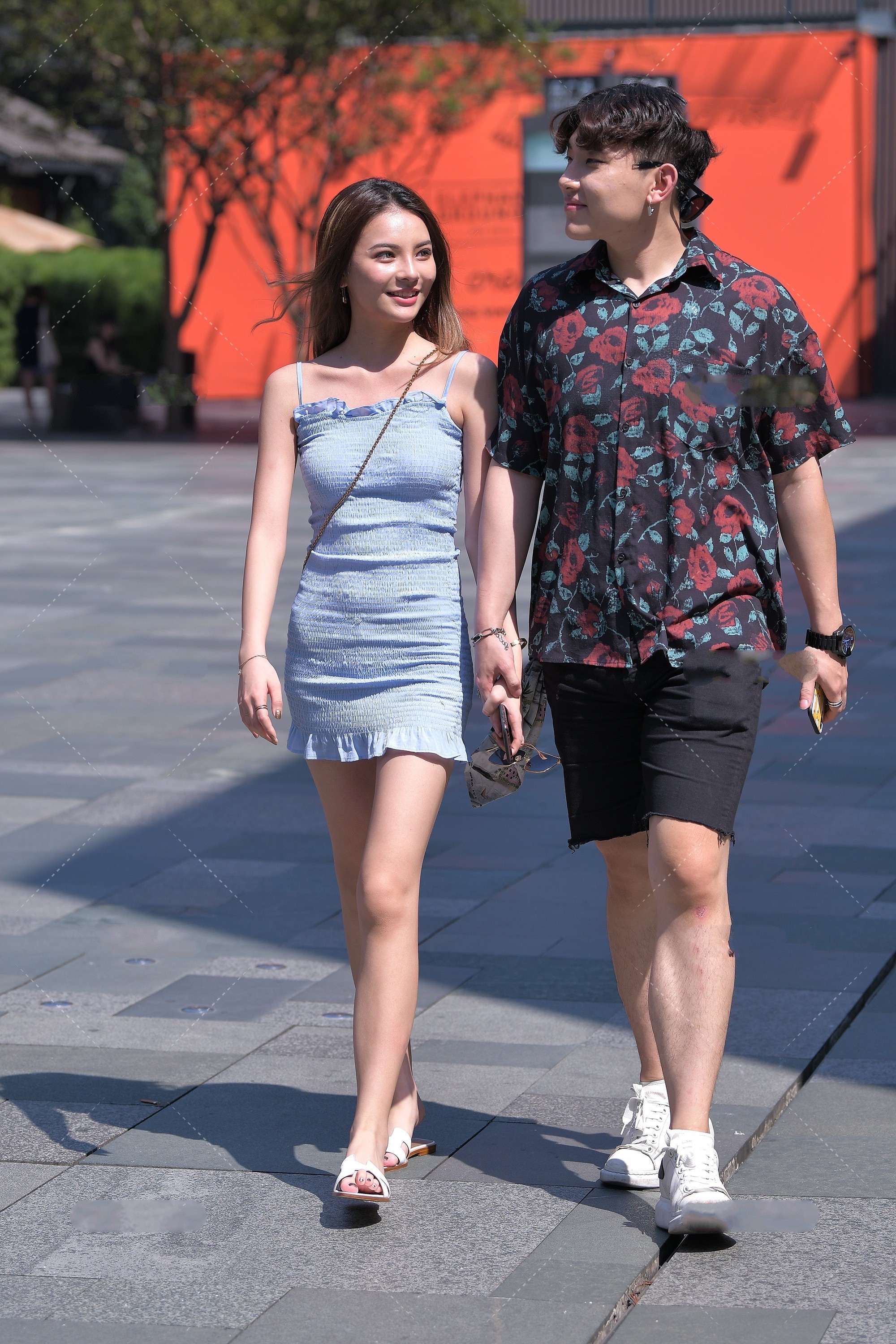 花边|蓝色花边连衣裙青春又活力, 显美丽曲线