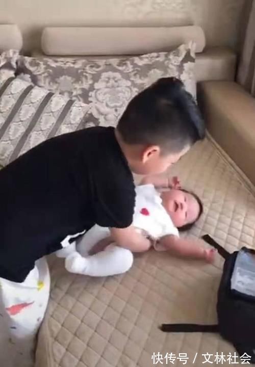 妈妈|妹妹淘气被妈妈责备,哥哥要带妹妹“离家出走”,妈妈当场认怂