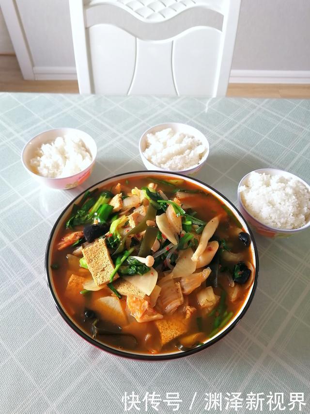 冻豆腐|老婆偷懒没炒菜,十几样蔬菜一锅烩,丈夫孩子却说吃得太过瘾了