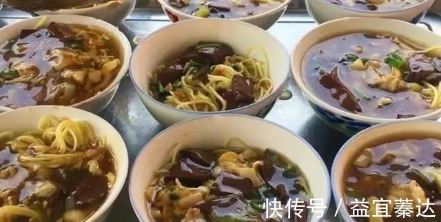 面条这样吃才叫香,农村秘制卤面,大厨详解,出锅那一刻,看饿了