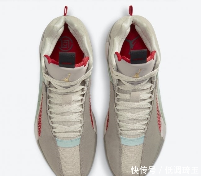 顶级排面!鞋王塔克上脚两双冠希兵马俑!下月登场