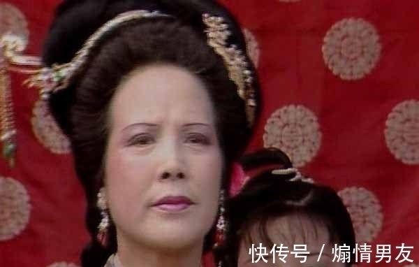 邢夫人!荣国府的管家权,是如何越过大嫂邢夫人,落到弟媳王夫人手里的?