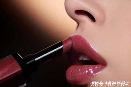 每天都涂“口红”的女人，几年后会有什么变化化妆师道出了实情