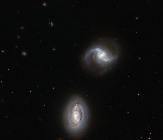 星系和太阳系有何相似之处?