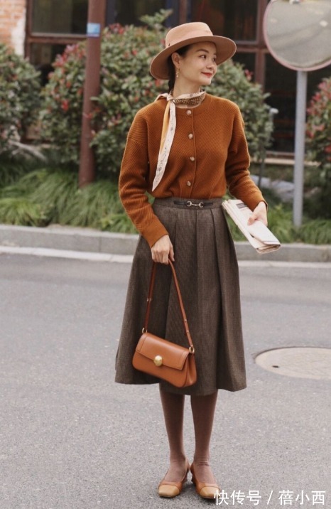 女人味|优雅的女人衣橱里必备“针织衫”,时髦!百搭!照着博主穿就对了