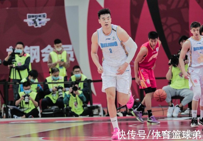 上个赛季|首钢半决赛又稳了？这个可能还真有，因为林书豪已与雅尼斯联手
