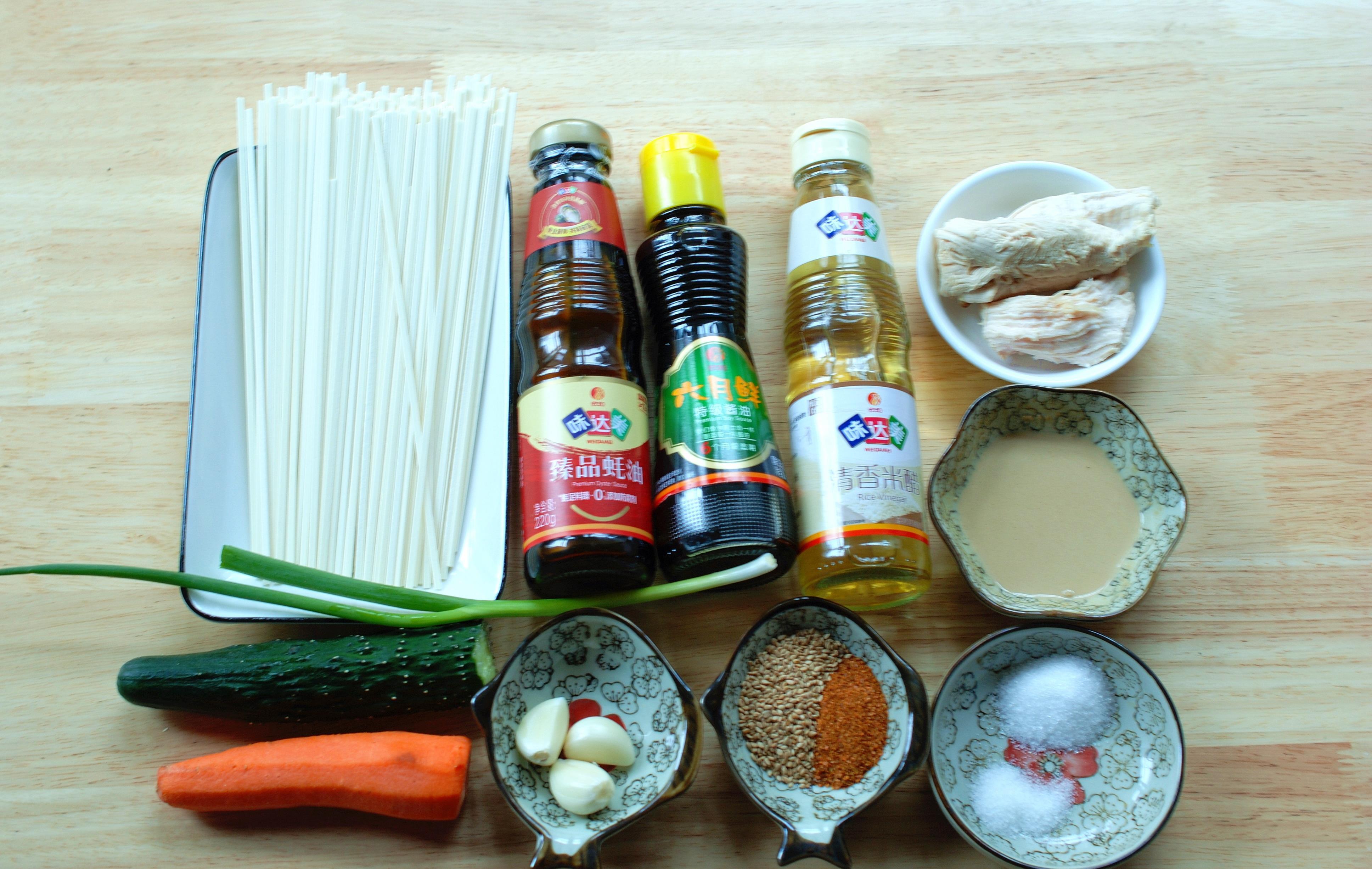 手擀面筋道|一碗面,做法简单滋味十足,几种调料拌一拌,吃着太过瘾了