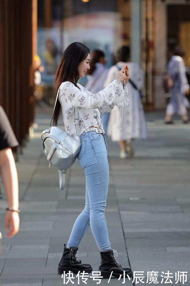 牛仔裤,塑身高手,但是能穿出身段美的属于精致美女,美丽又迷人