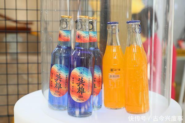 包装|蓝色联名款汽水,萌系IP包装午餐肉……老字号可以很年轻