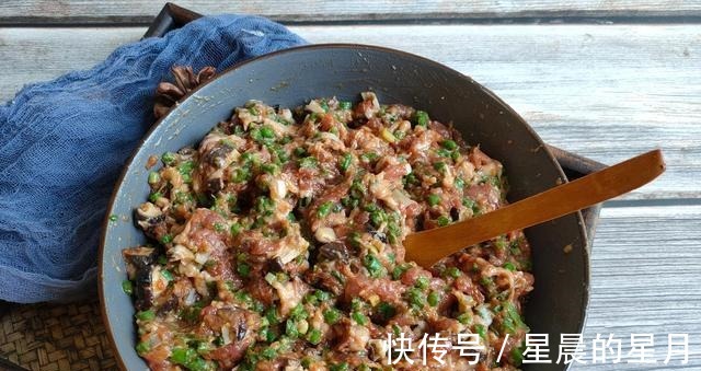 饺子|立秋了,再不吃这个菜就晚了,今天教你用它包饺子,吃起来特别鲜!