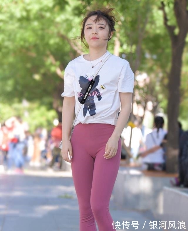 穿搭 打底裤特有的气场魅力,随意休闲感十足