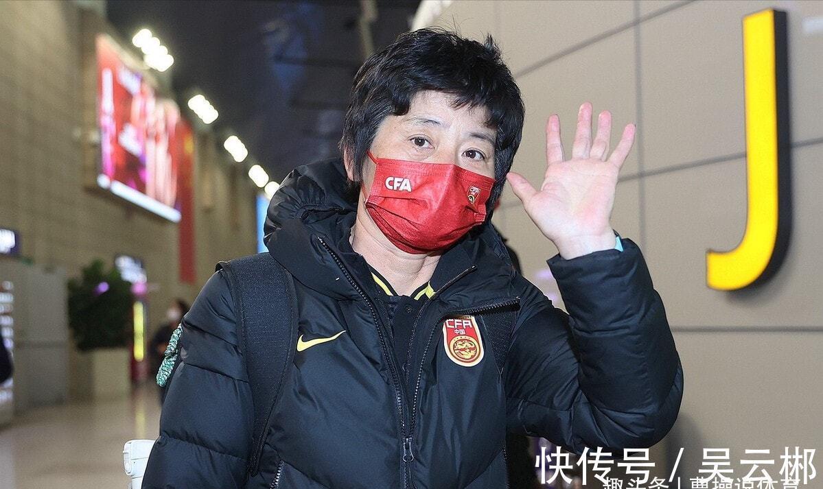 男足|官宣!妇联满格褒奖女足,国足被权威媒体7字狠批,陈码头要下课