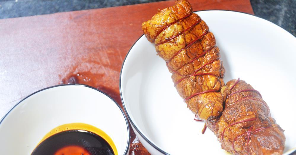 红烧|五花肉不要再红烧了,拿绳子捆起来,咸香不腻,我家一周吃5次