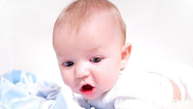 妈妈|宝宝吃饱后会用这4种方式告诉妈妈,宝妈可不要“过度喂养”了