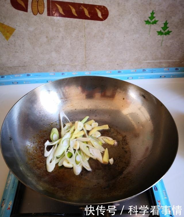 “养肝第一菜”竟是它！春季常吃，养肝护肝补气血，清爽有气色