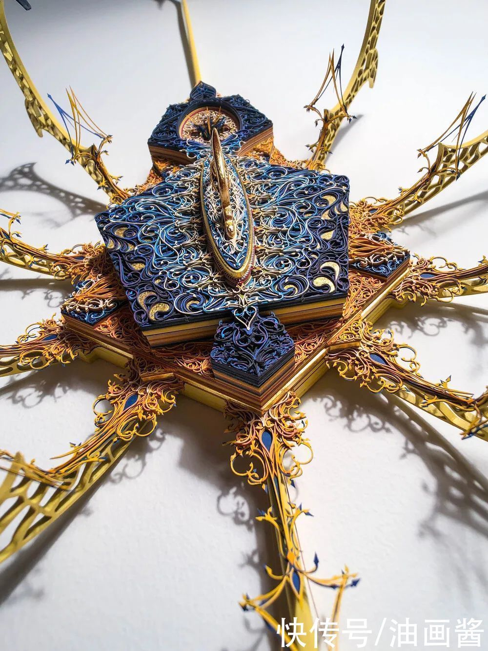 埃里克·斯坦德利&他用时6个月,耗费200张纸,就为制作一个纸雕作品