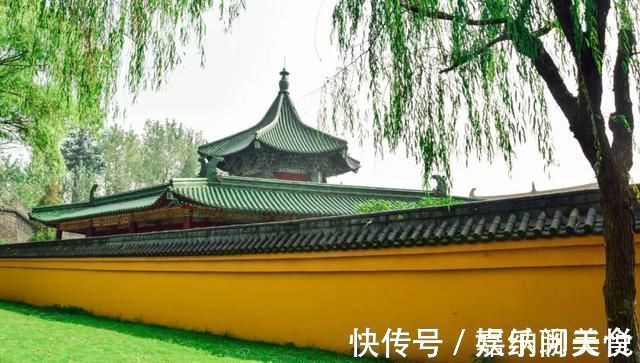 诗人!唐代诗人写了一首诗,皇帝读了,爱得不得了,马上升官