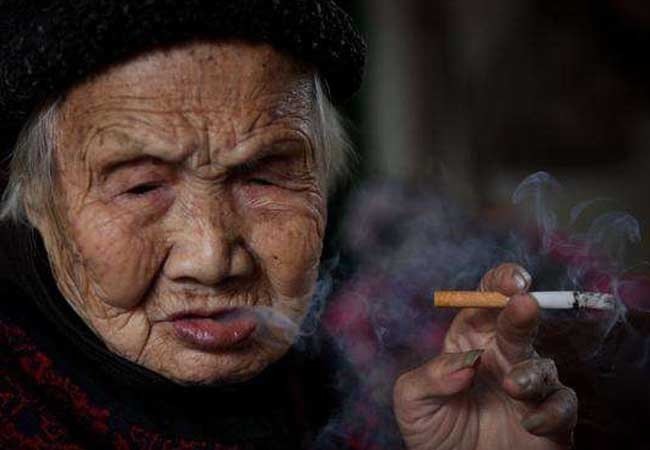 老人|105岁老汉分享养生秘诀,抽烟喝酒没关系,有一事却从来不做