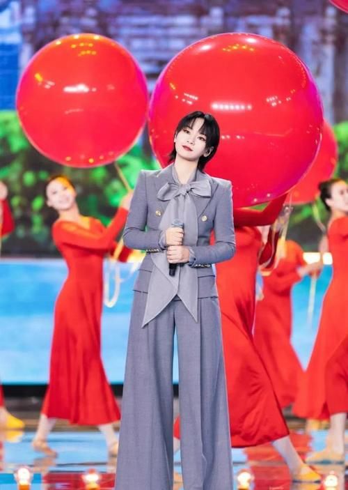 劉嘉玲|央視國慶晚會群星獻唱：劉嘉玲驚艷，劉濤大氣，謝霆鋒力量感十足