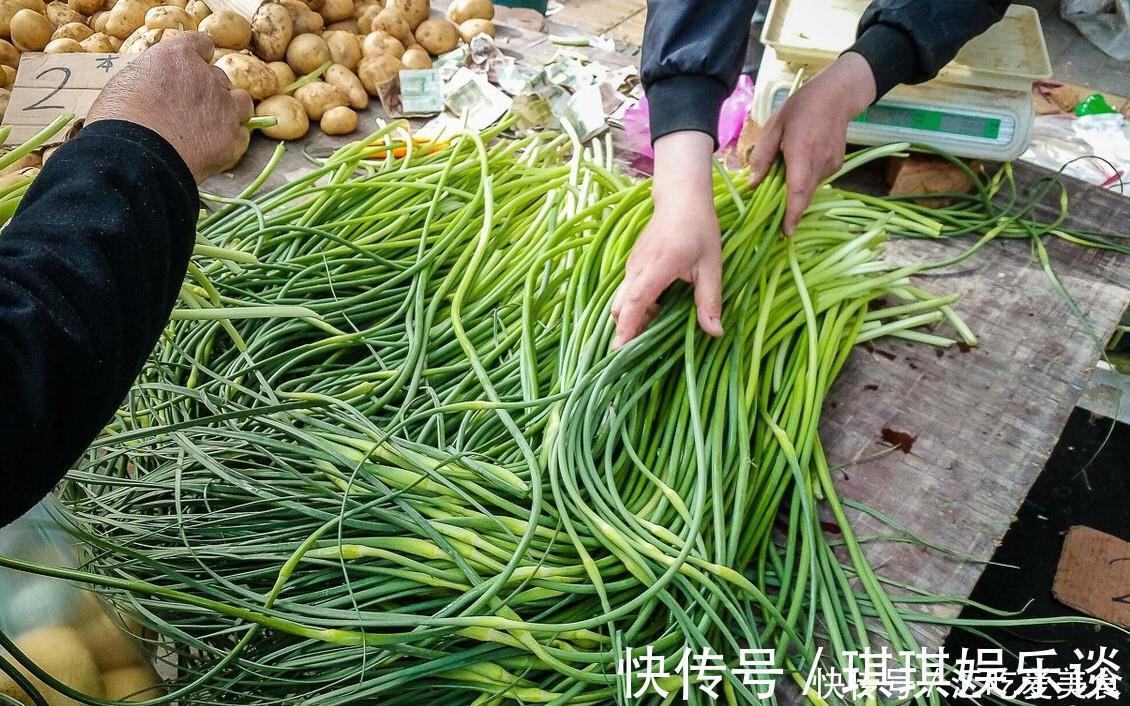 保鲜袋|新鲜蒜苔如何保存?不要直接放冰箱,教你一招,放半年也是新鲜的