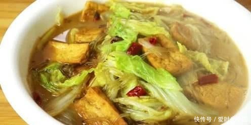 怎么做白菜炖豆腐更香牢记正确顺序,好吃到连汤汁都解馋