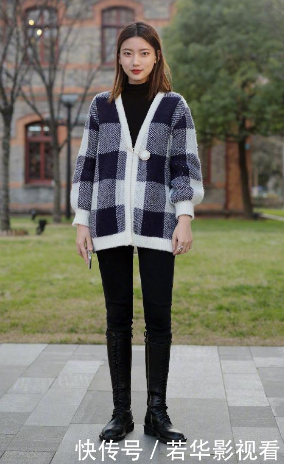 过膝靴也该收一收了，今年流行：紧身裤＋中筒靴，拯救小粗腿