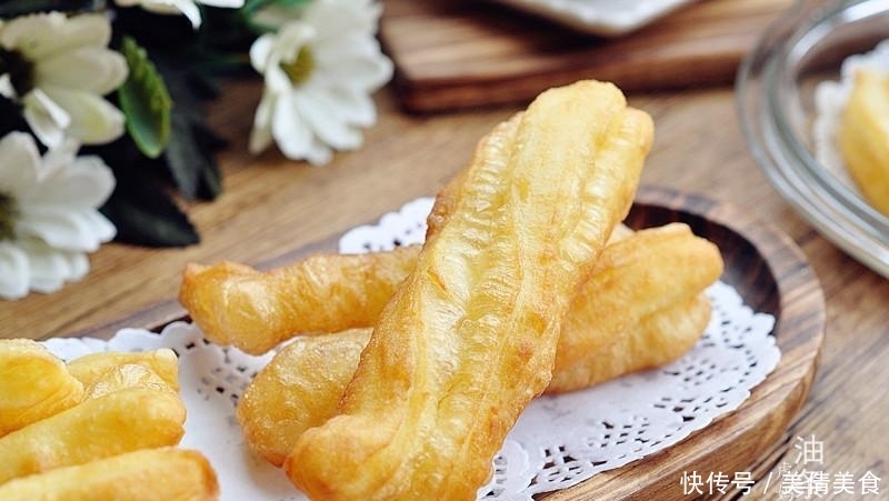 加它做的油条,味道很正,又松又脆又香,凉透了也香的可以当零食