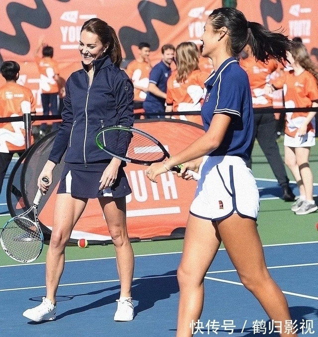 接地气|看夏洛特公主用餐,宝妈们羡慕凯特:萌娃吃饭不用愁,真省心