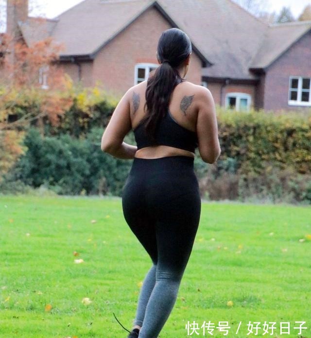 玛琳·安德森|玛琳·安德森穿运动套装跑步心情好，身材健硕有型！
