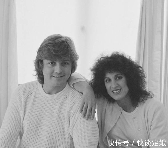 查尔斯|戴安娜的婚鞋:镶着132颗珍珠和542颗亮片,也藏了她的秘密