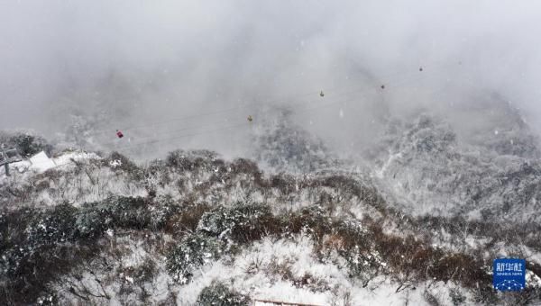 雪中仙境|龙头山雪中仙境，天地一色吸引游客赏玩